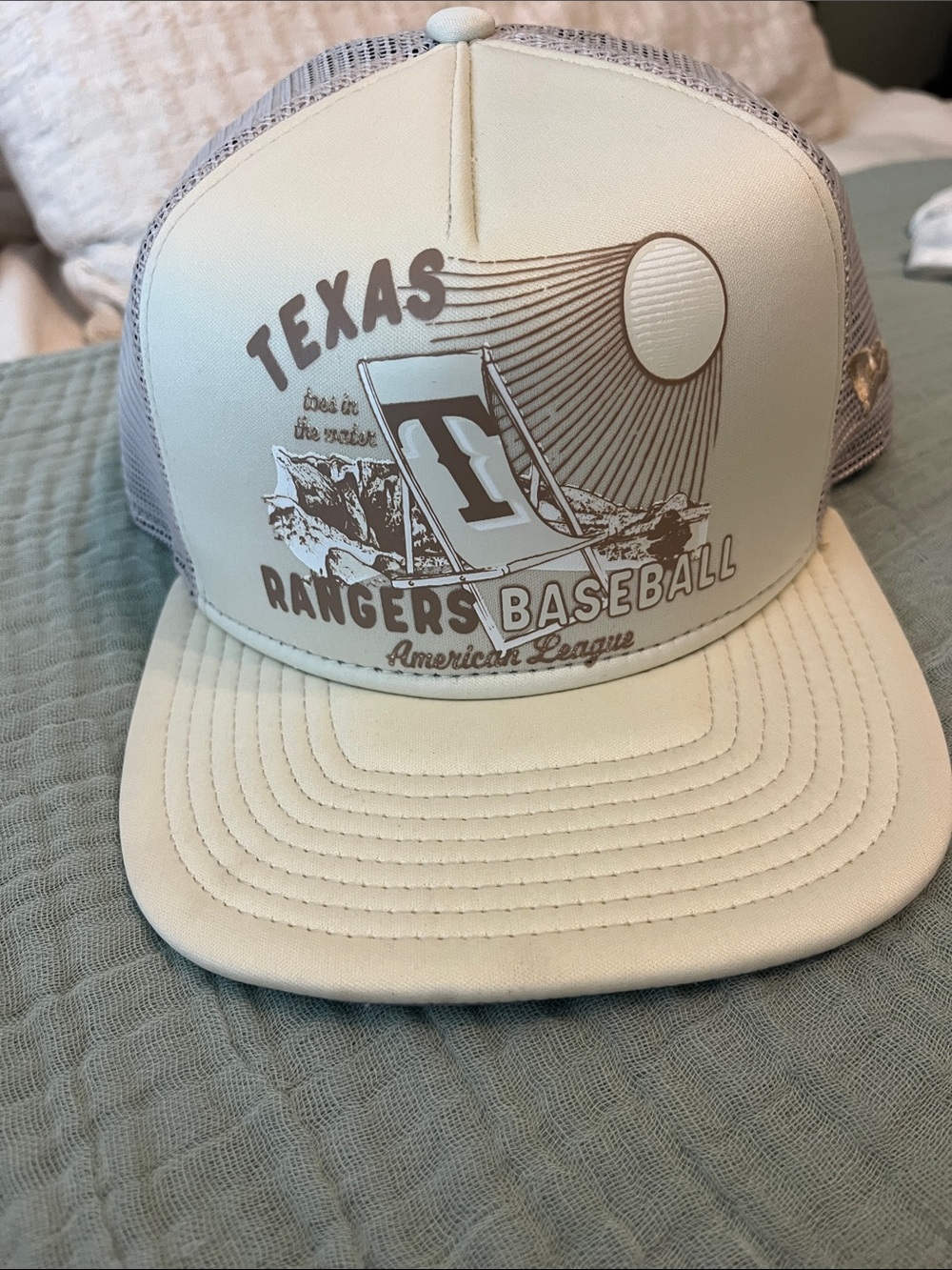 New Era Texas Rangers Baseball Cream and Light Brown Trucker Hat
